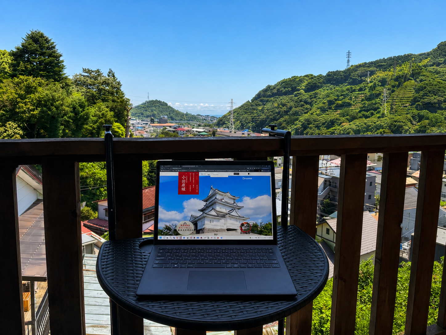 可眺望山和海的阳台